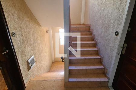 Apartamento para alugar com 50m², 2 quartos e 1 vaga Apartamento para alugar com 50m², 2 quartos e 1 vagaEscada