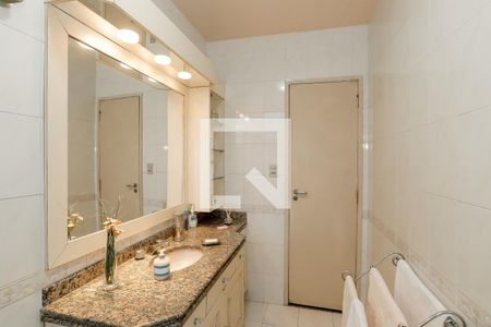 Apartamento à venda com 191m², 4 quartos e 1 vaga Apartamento à venda com 191m², 4 quartos e 1 vagaBanheiro Social