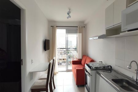 Sala / Cozinha de apartamento para alugar com 1 quarto, 28m² em Vila Tolstoi, São Paulo