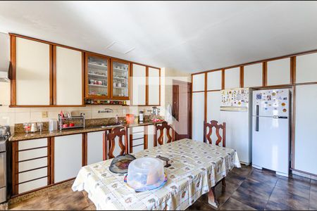 Apartamento à venda com 220m², 4 quartos e 3 vagasCozinha 