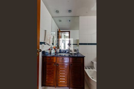 Apartamento à venda com 220m², 4 quartos e 3 vagasBanheiro da Suíte