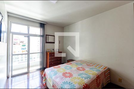 Apartamento à venda com 220m², 4 quartos e 3 vagasQuarto 2