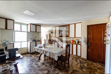 Apartamento à venda com 220m², 4 quartos e 3 vagasCozinha 