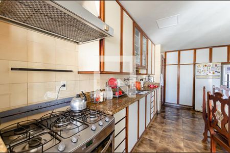 Apartamento à venda com 220m², 4 quartos e 3 vagasCozinha 