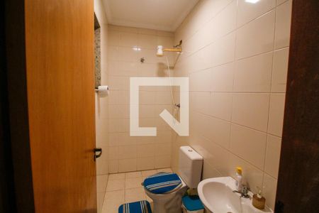 Casa à venda com 320m², 4 quartos e 6 vagasBanheiro de Serviço