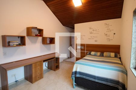 Casa à venda com 320m², 4 quartos e 6 vagasQuarto 4 - Suíte