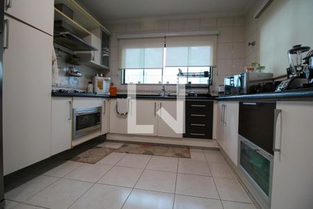 Casa à venda com 320m², 4 quartos e 6 vagasCozinha