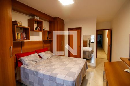 Casa à venda com 320m², 4 quartos e 6 vagasQuarto Suíte