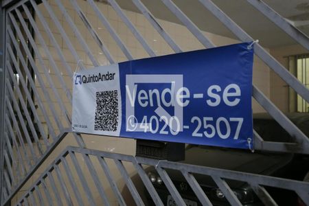 Casa à venda com 200m², 4 quartos e 2 vagasFachada