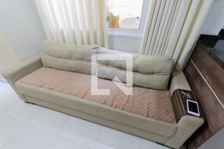 Sofá de apartamento à venda com 2 quartos, 60m² em Vila Sao Pedro, Santo André