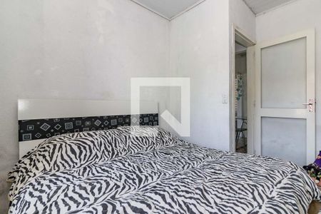 Dormitório de casa à venda com 1 quarto, 80m² em Campo Novo, Porto Alegre