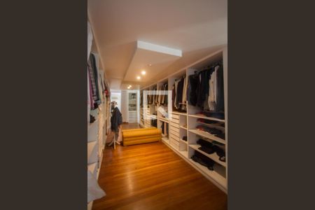 Casa à venda com 850m², 4 quartos e 3 vagasCloset Suíte 4