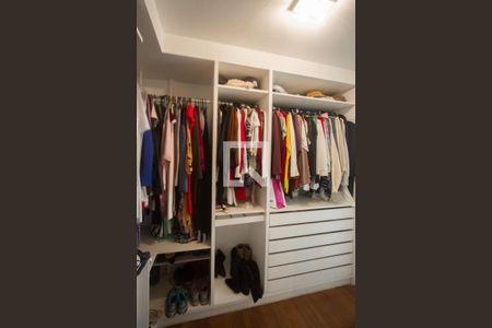 Casa à venda com 850m², 4 quartos e 3 vagasCloset Suíte 3