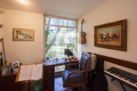 Casa à venda com 850m², 4 quartos e 3 vagasEscritório