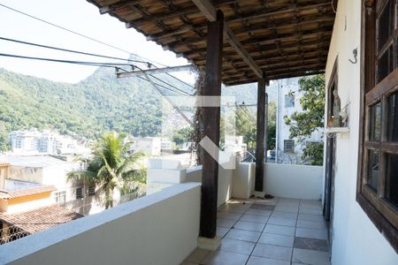 Casa para alugar com 230m², 3 quartos e 1 vagavaranda