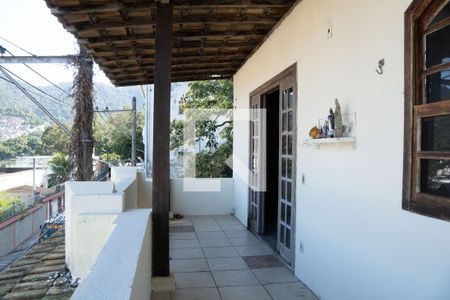 Casa para alugar com 230m², 3 quartos e 1 vagavaranda