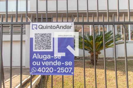 Casa à venda com 210m², 3 quartos e 1 vaga Casa à venda com 210m², 3 quartos e 1 vagaFachada