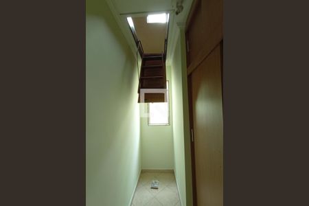 Casa para alugar com 128m², 4 quartos e 2 vagas Casa para alugar com 128m², 4 quartos e 2 vagasEscada Sotão