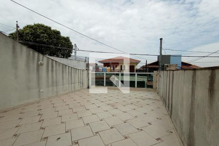 Casa para alugar com 128m², 4 quartos e 2 vagas Casa para alugar com 128m², 4 quartos e 2 vagasVaranda