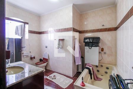 Casa à venda com 432m², 4 quartos e 8 vagasBanheiro da Suíte 1