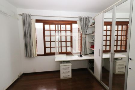 Casa à venda com 221m², 4 quartos e 2 vagasQuarto 1