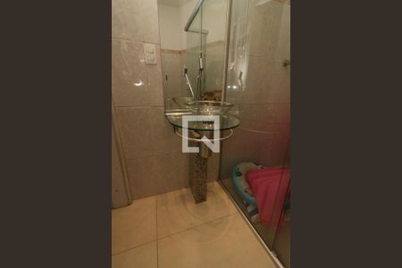 Casa à venda com 221m², 4 quartos e 2 vagasBanheiro 2