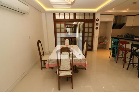 Casa à venda com 221m², 4 quartos e 2 vagasSala de Jantar