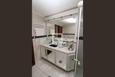 Casa à venda com 221m², 4 quartos e 2 vagasBanheiro da Suíte