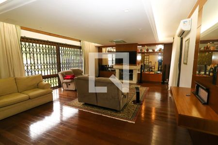 Sala de Estar de casa à venda com 4 quartos, 221m² em Vila Assunção, Porto Alegre