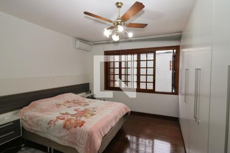 Casa à venda com 221m², 4 quartos e 2 vagasQuarto Suíte