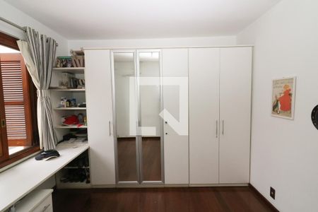 Casa à venda com 221m², 4 quartos e 2 vagasQuarto 1