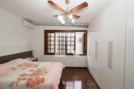 Casa à venda com 221m², 4 quartos e 2 vagasQuarto Suíte