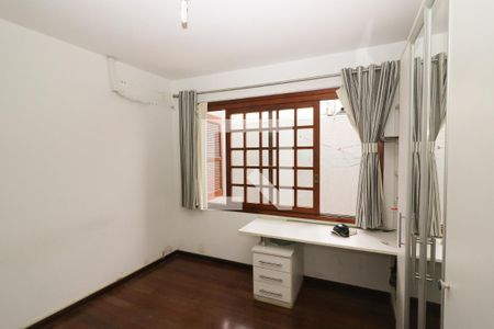 Casa à venda com 221m², 4 quartos e 2 vagasQuarto 1