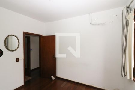 Casa à venda com 221m², 4 quartos e 2 vagasQuarto 1