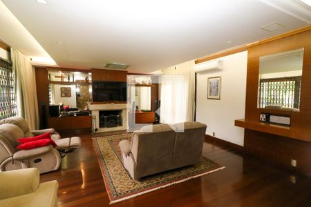Sala de Estar de casa à venda com 4 quartos, 221m² em Vila Assunção, Porto Alegre