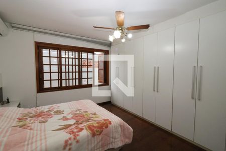 Casa à venda com 221m², 4 quartos e 2 vagasQuarto Suíte