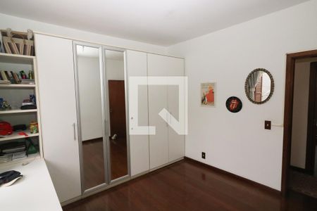 Casa à venda com 221m², 4 quartos e 2 vagasQuarto 1
