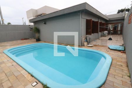 Casa à venda com 221m², 4 quartos e 2 vagasPiscina