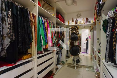 Apartamento à venda com 320m², 4 quartos e 2 vagasCloset da Suíte 2