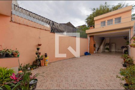 Casa à venda com 223m², 3 quartos e 4 vagas Casa à venda com 223m², 3 quartos e 4 vagasQuintal