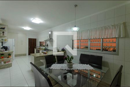 Casa à venda com 223m², 3 quartos e 4 vagas Casa à venda com 223m², 3 quartos e 4 vagasCozinha