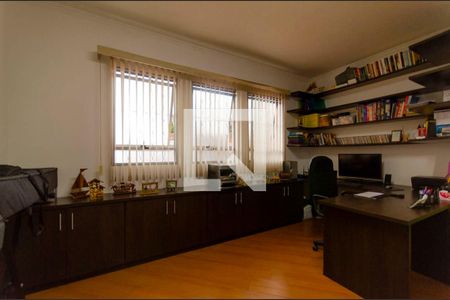 Casa à venda com 223m², 3 quartos e 4 vagas Casa à venda com 223m², 3 quartos e 4 vagasEscritório