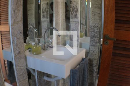 Casa à venda com 300m², 3 quartos e 2 vagasBanheiro 2