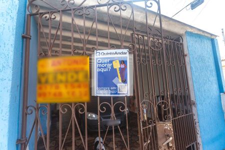 Casa à venda com 212m², 3 quartos e 5 vagas Casa à venda com 212m², 3 quartos e 5 vagasFachada