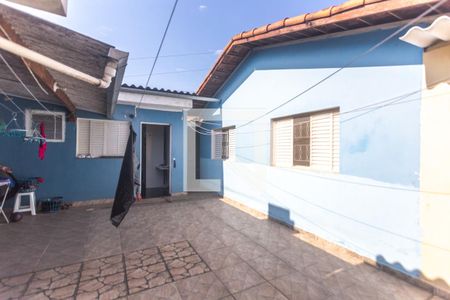 Casa à venda com 212m², 3 quartos e 5 vagas Casa à venda com 212m², 3 quartos e 5 vagasQuintal