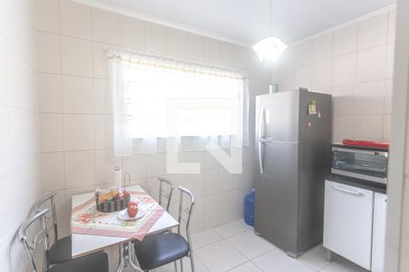 Casa à venda com 212m², 3 quartos e 5 vagas Casa à venda com 212m², 3 quartos e 5 vagasCozinha