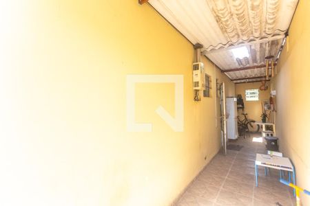 Casa à venda com 212m², 3 quartos e 5 vagas Casa à venda com 212m², 3 quartos e 5 vagasQuintal