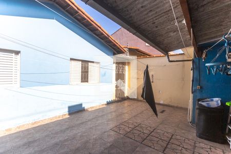 Casa à venda com 212m², 3 quartos e 5 vagas Casa à venda com 212m², 3 quartos e 5 vagasQuintal