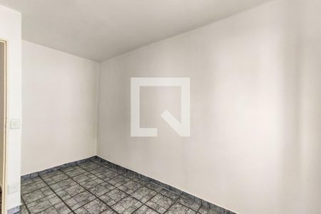 Quarto 2 de apartamento para alugar com 2 quartos, 50m² em Parque Pinheiros, Taboão da Serra