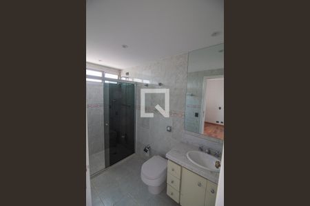 Apartamento à venda com 250m², 4 quartos e 4 vagas Apartamento à venda com 250m², 4 quartos e 4 vagasBanheiro